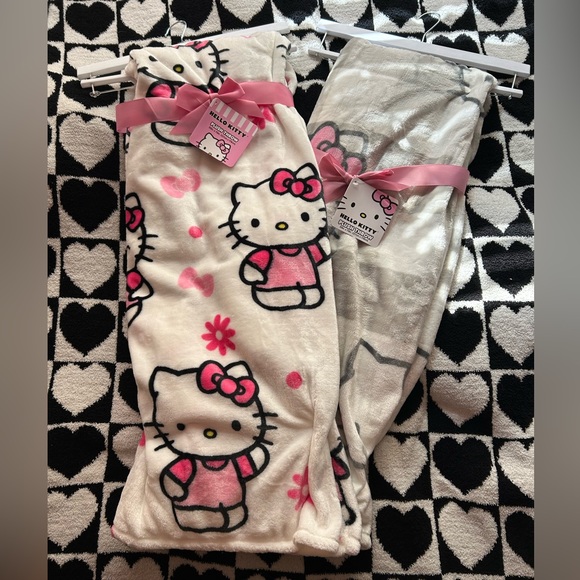 Hello Kitty Blanket Throw - Picture 1 of 4